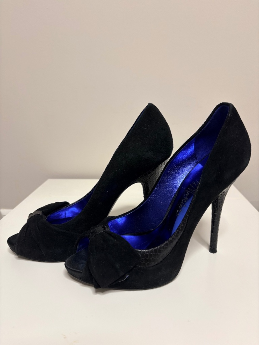 Fabulous open toe pumps Guess Marciano size 6.5